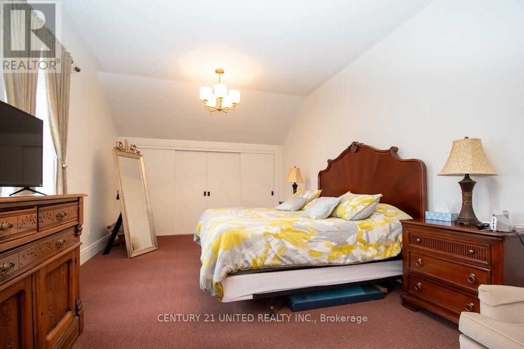 33 Bridge Street S Property Photo 25