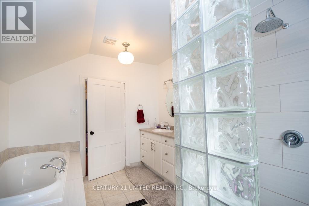 33 Bridge Street S Property Photo 33