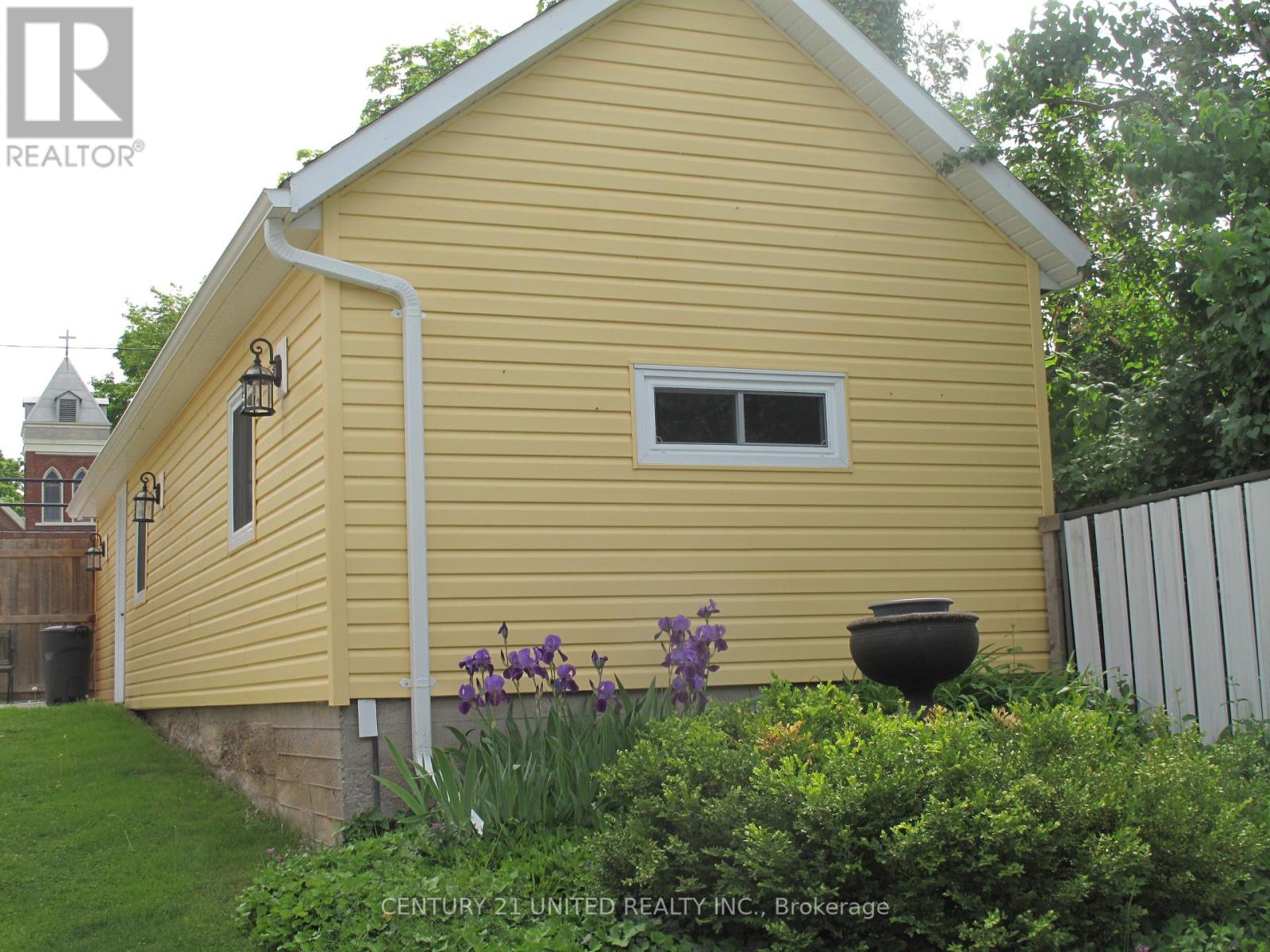 33 Bridge Street S Property Photo 40