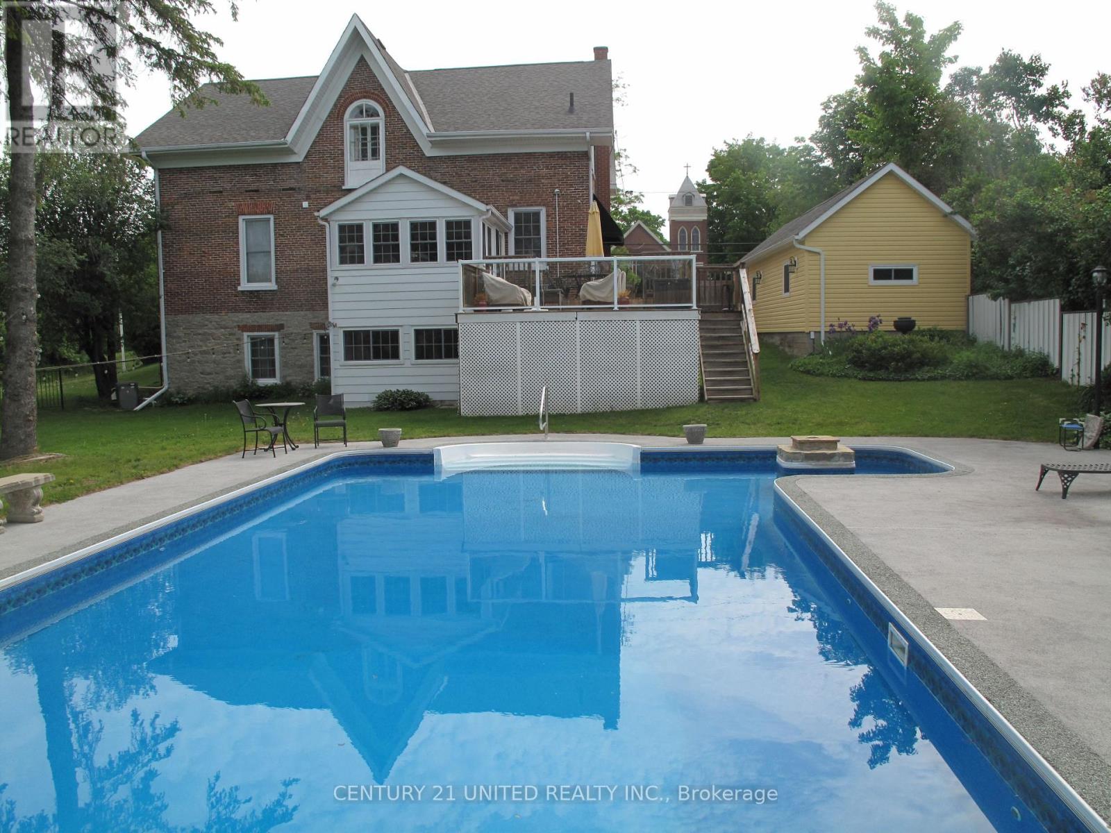 33 Bridge Street S Property Photo 45