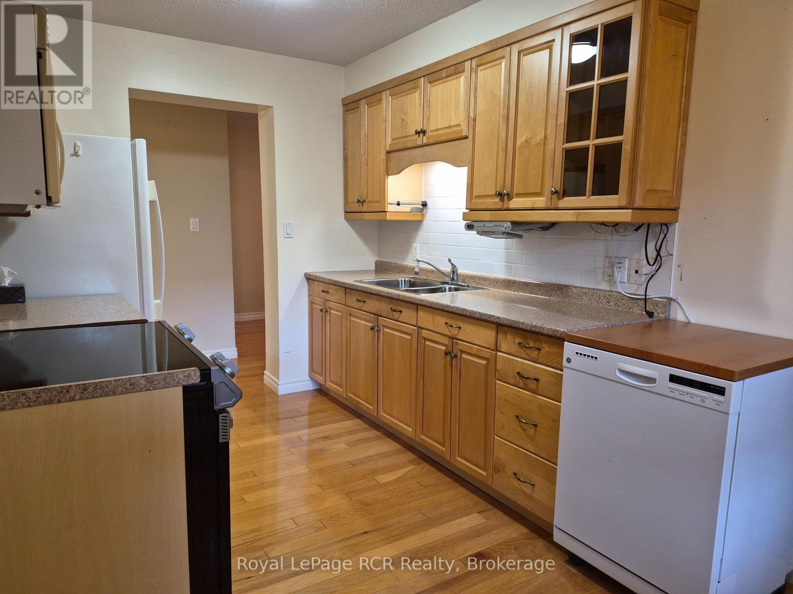 102 - 536 11th Avenue Property Photo 9