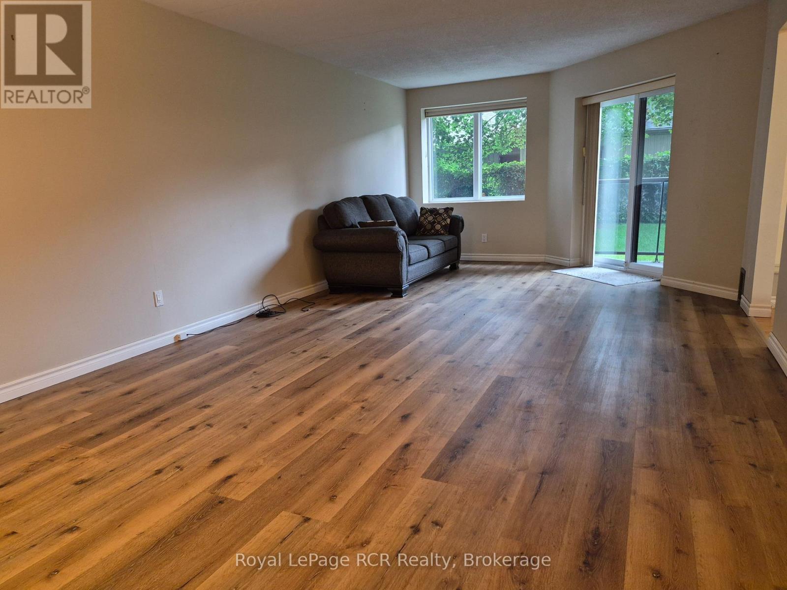 102 - 536 11th Avenue Property Photo 12