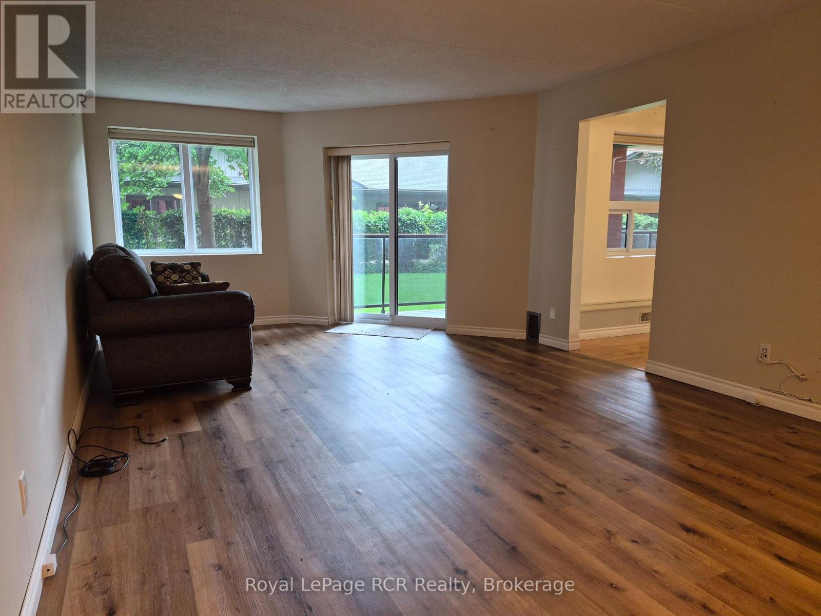 102 - 536 11th Avenue Property Photo 13