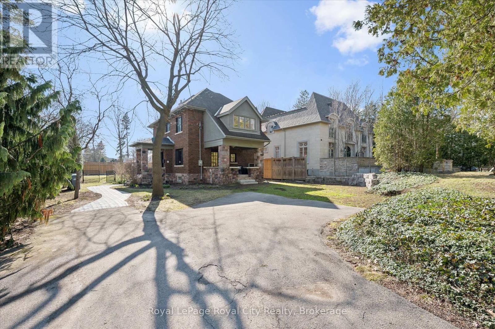 87 University Avenue W Property Photo 3
