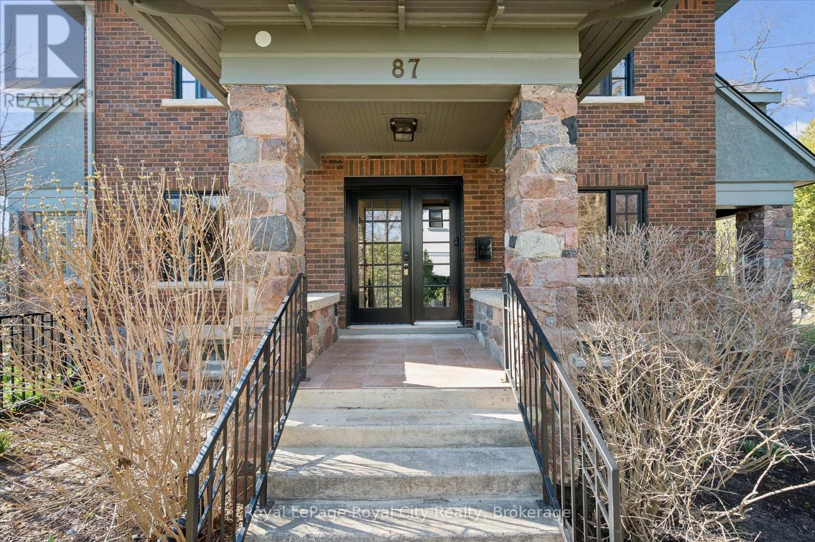 87 University Avenue W Property Photo 5