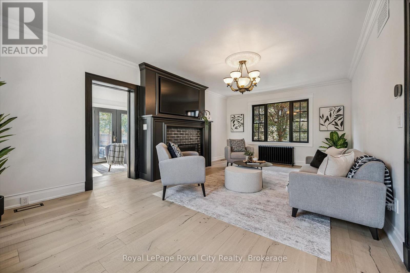 87 University Avenue W Property Photo 7