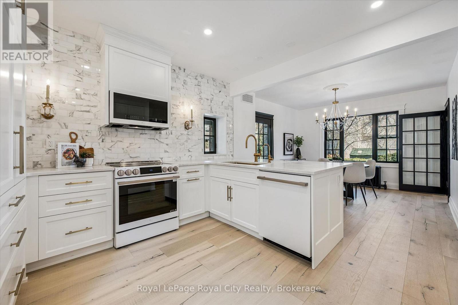 87 University Avenue W Property Photo 18