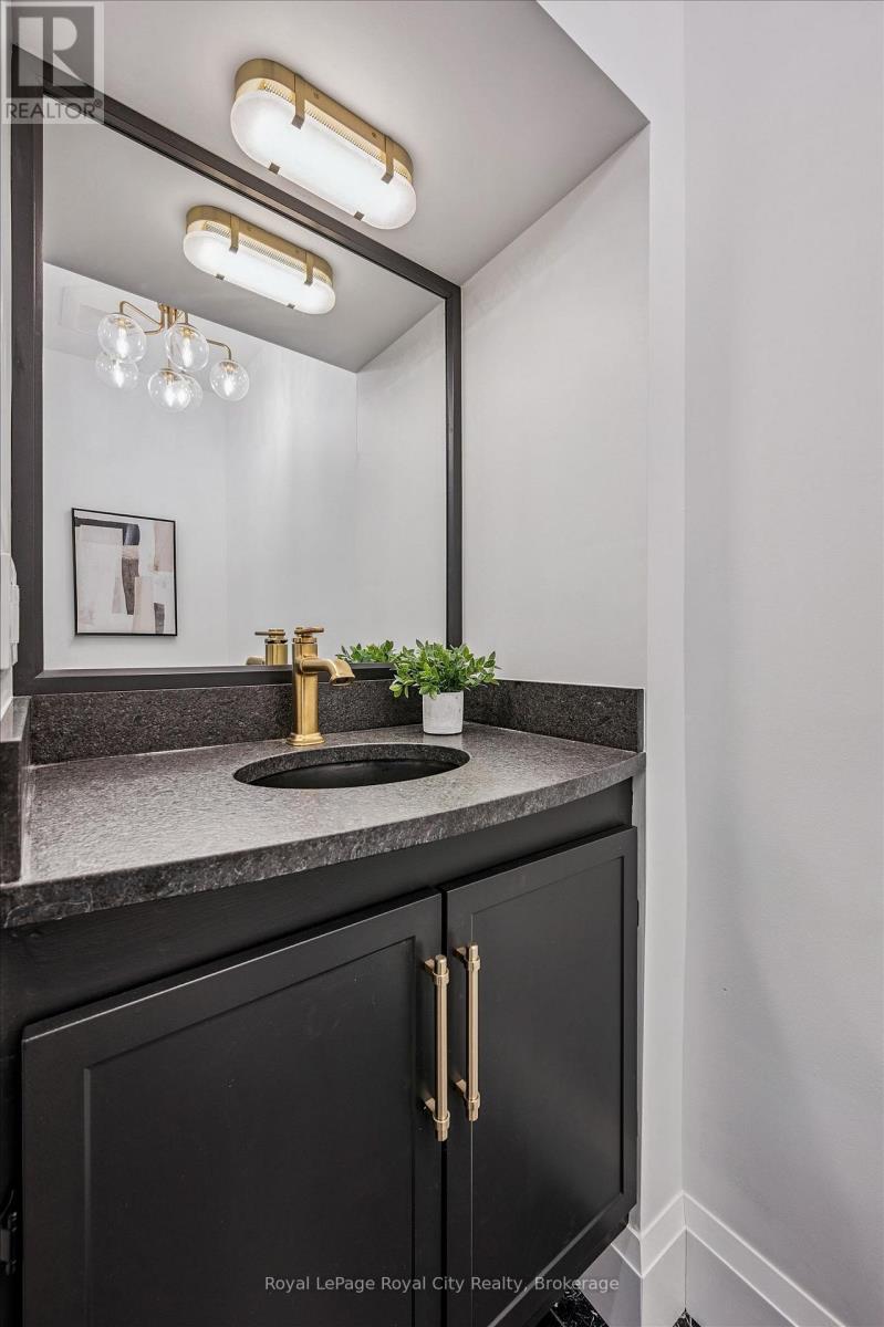 87 University Avenue W Property Photo 21