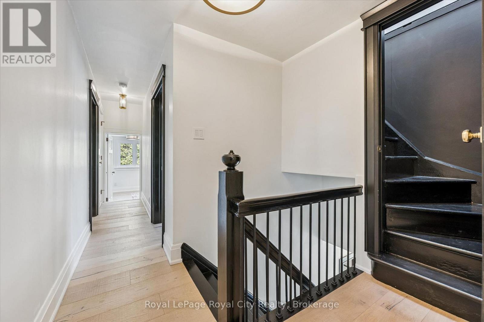 87 University Avenue W Property Photo 22