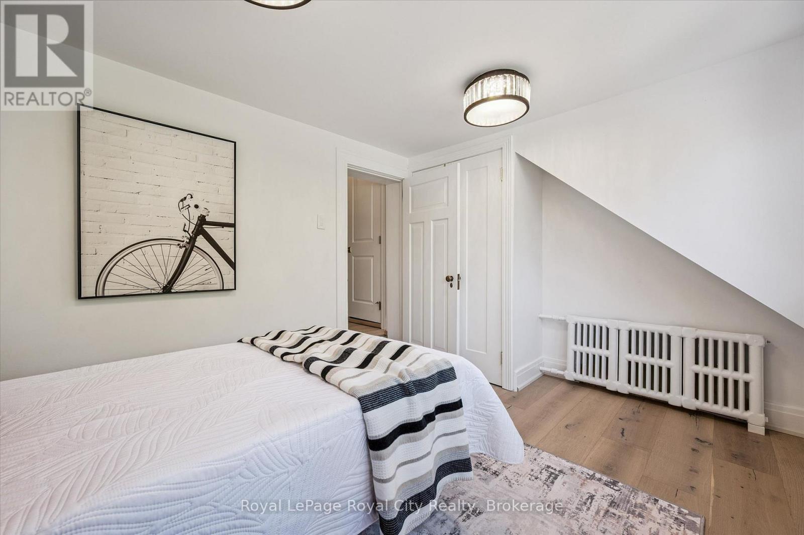 87 University Avenue W Property Photo 24