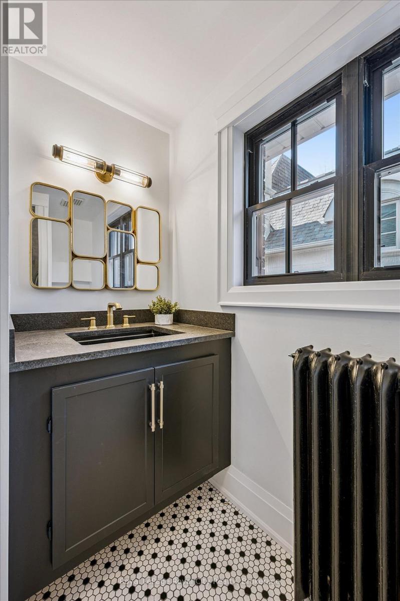 87 University Avenue W Property Photo 25