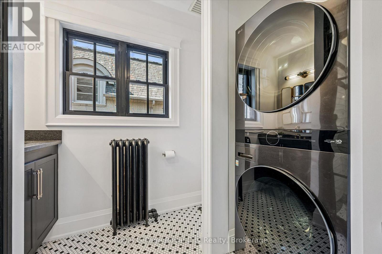 87 University Avenue W Property Photo 27