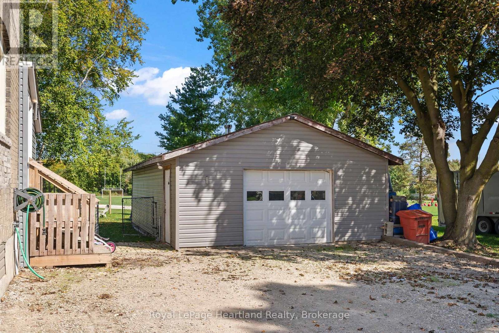 555 Raglan Street Property Photo 6