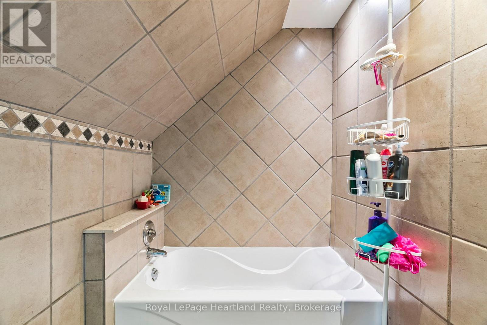 555 Raglan Street Property Photo 27