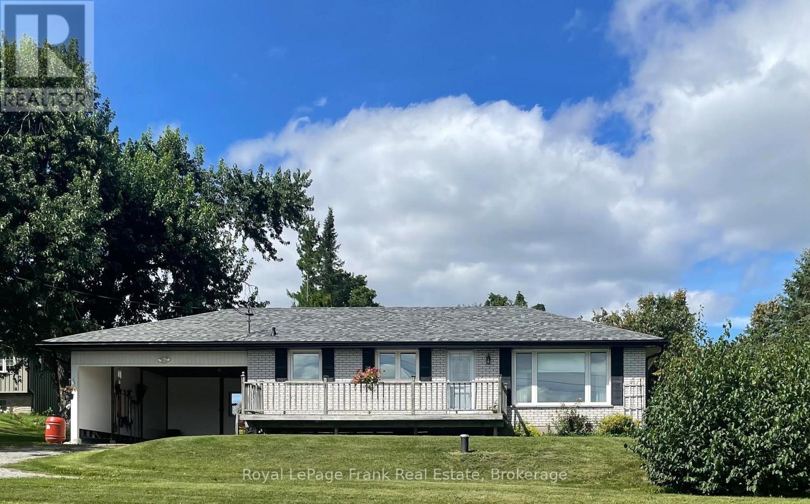 1834 7th Line Property Photo 1