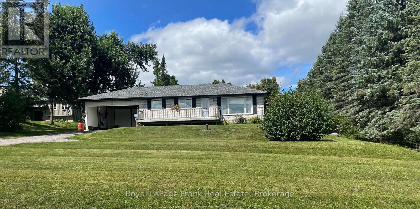 1834 7th Line Property Photo 2
