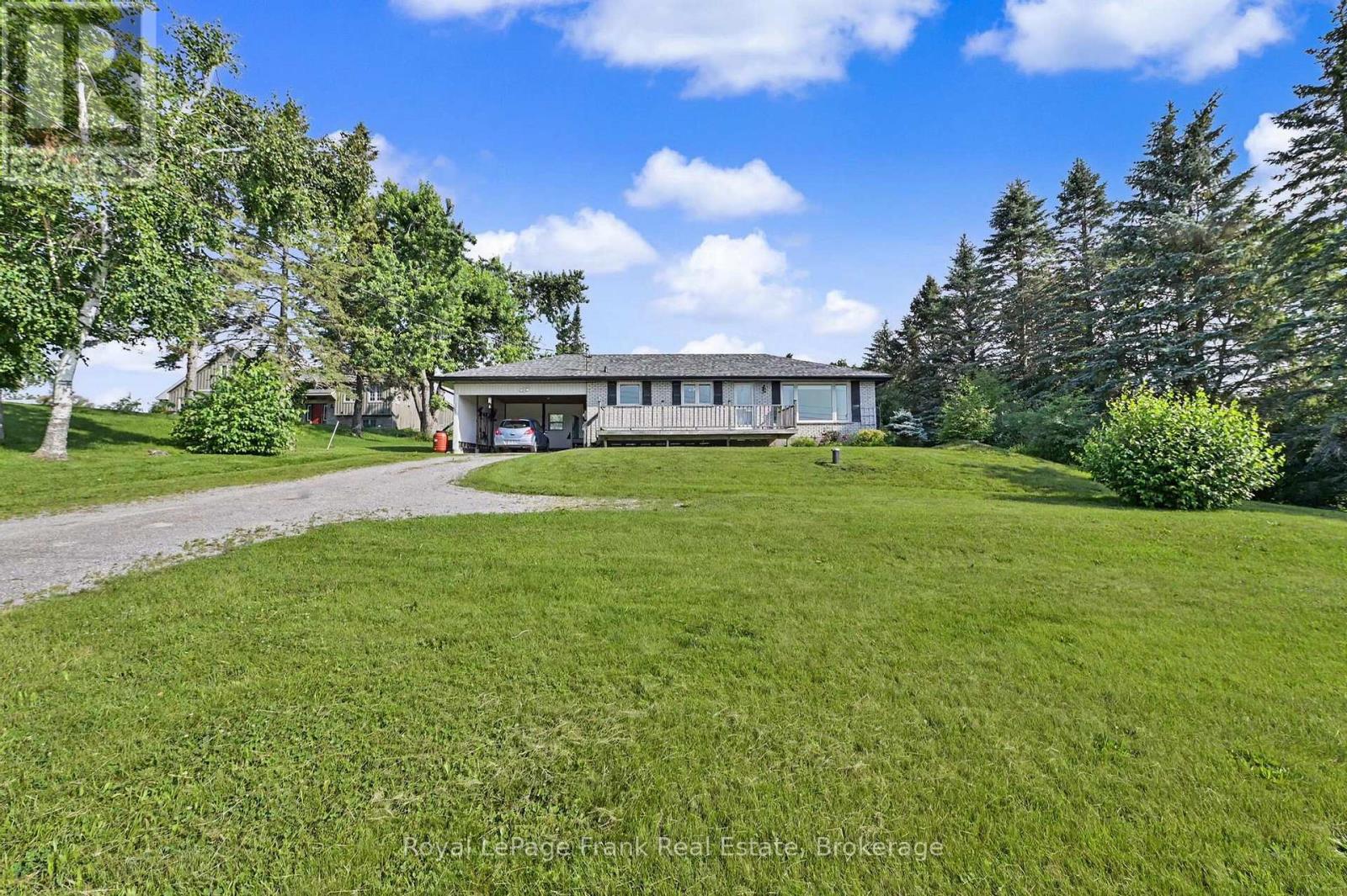 1834 7th Line Property Photo 4
