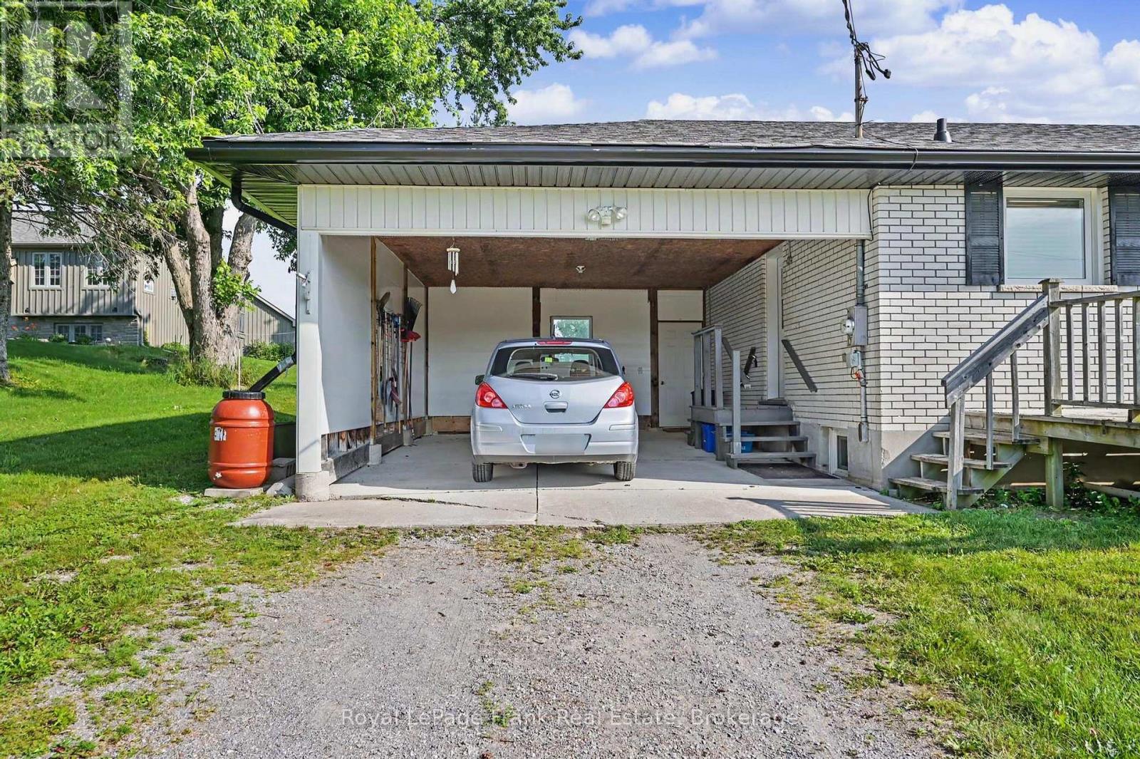 1834 7th Line Property Photo 5