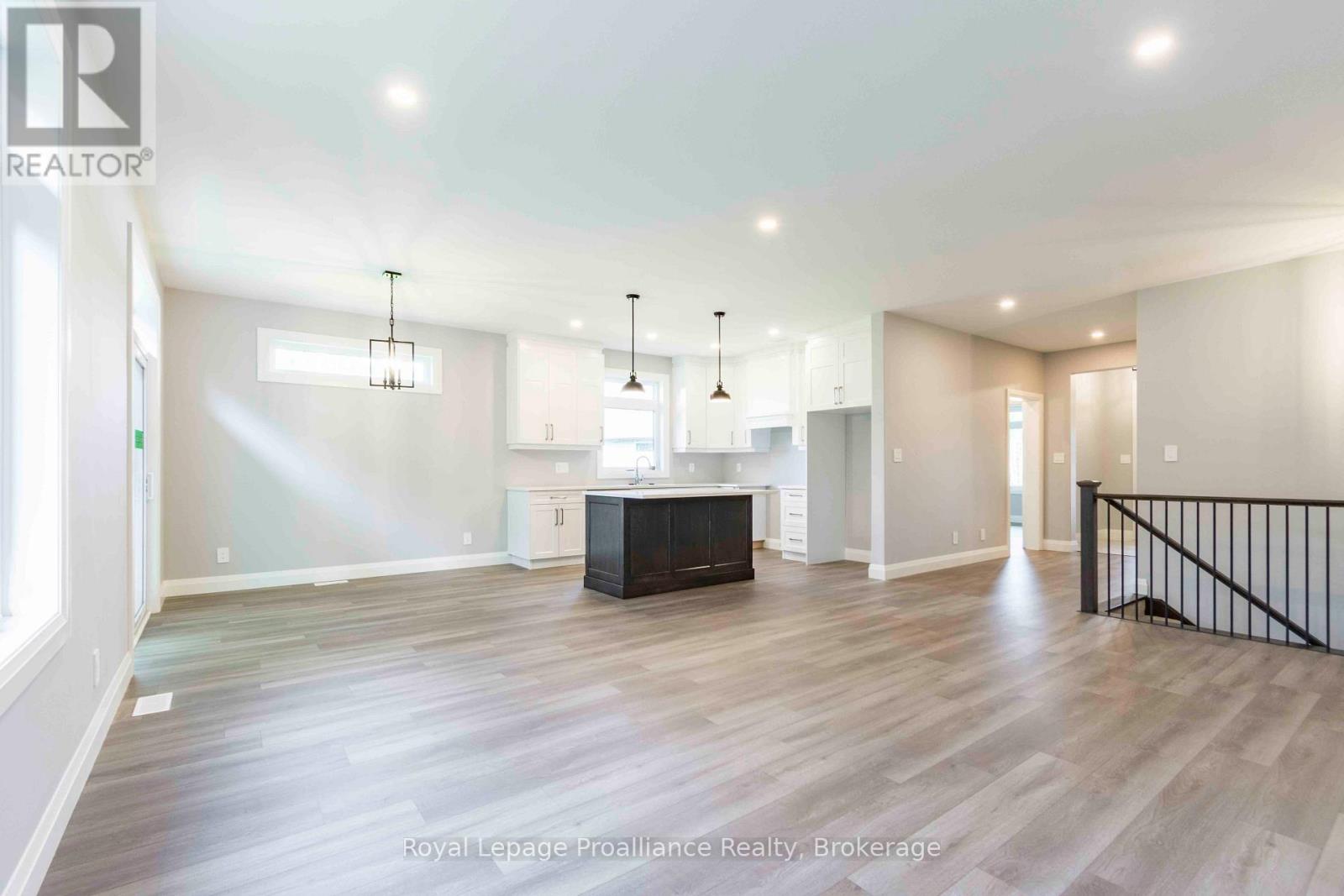 31 Mackenzie John Crescent Property Photo 5