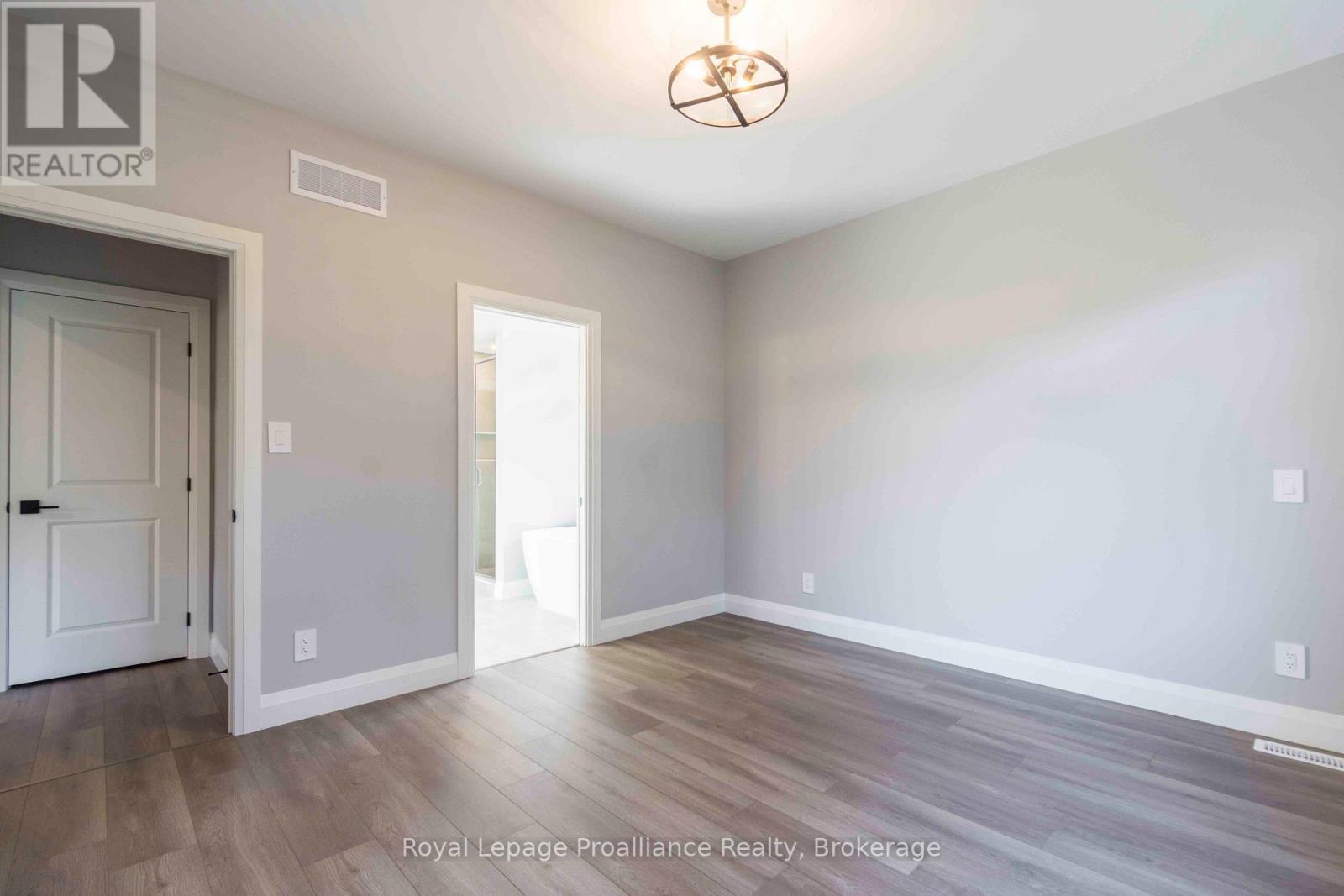 31 Mackenzie John Crescent Property Photo 12