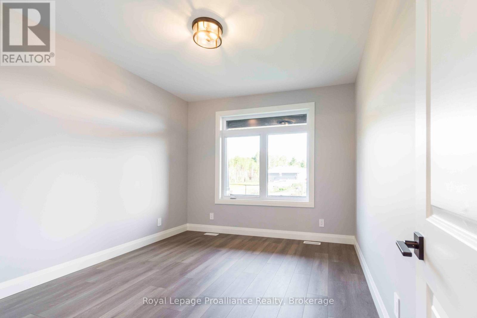 31 Mackenzie John Crescent Property Photo 17