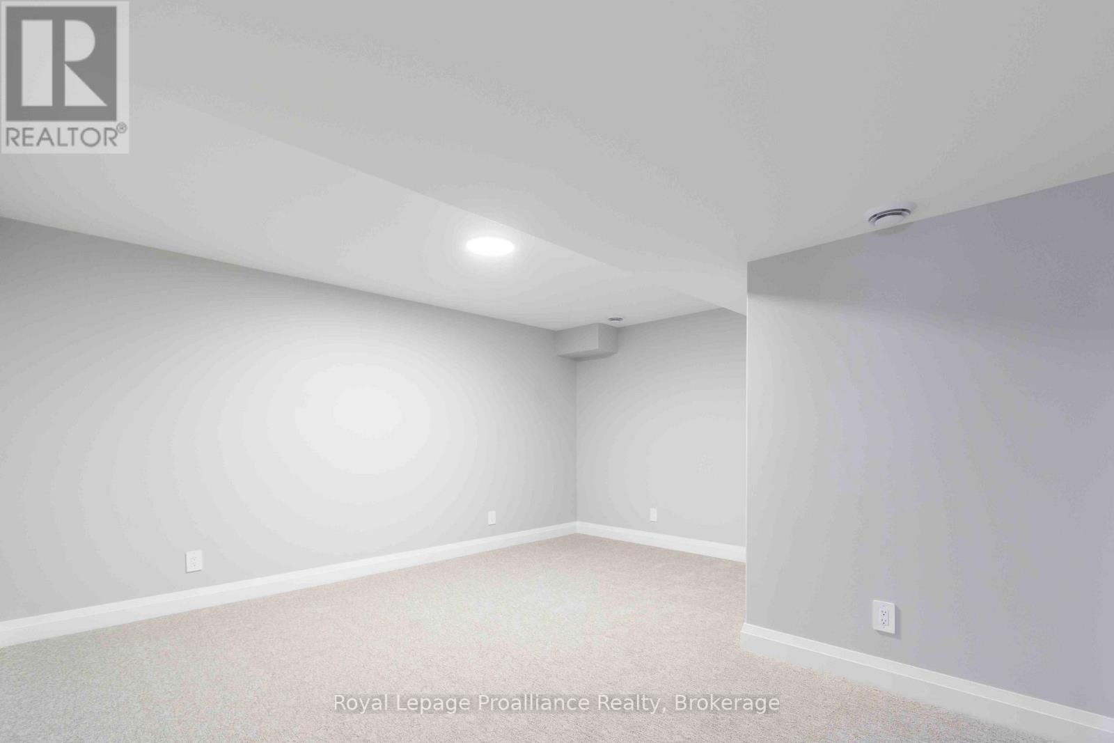 31 Mackenzie John Crescent Property Photo 25