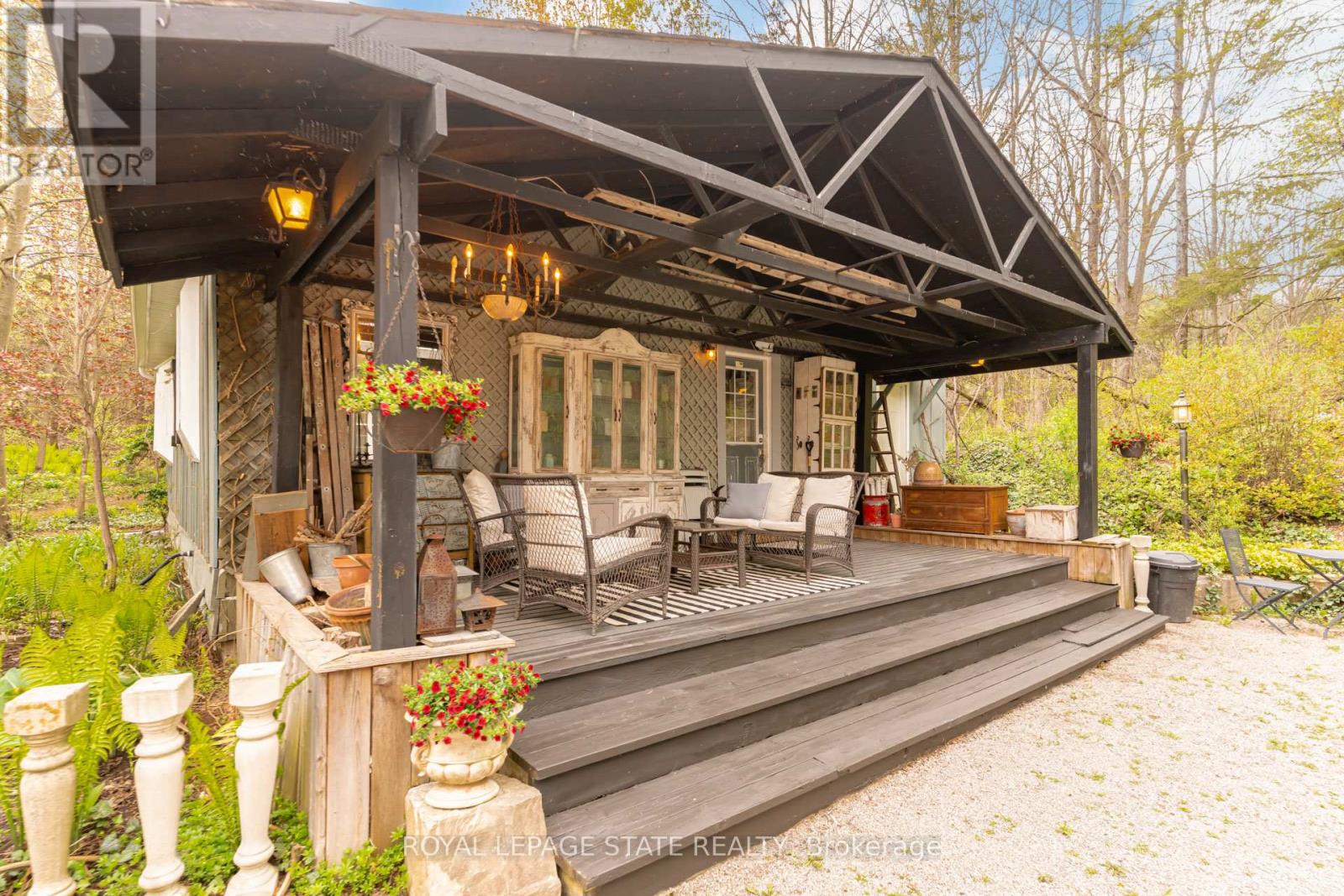 1097 Mineral Springs Road Property Photo 3