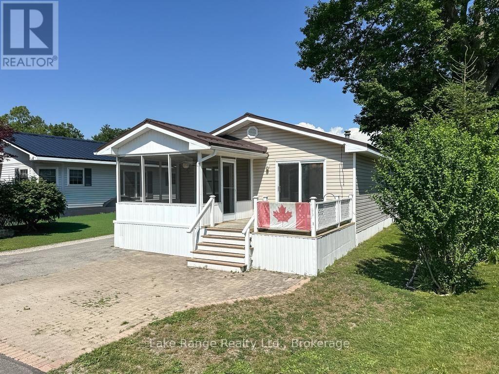 8 Cherokee Lane E Property Photo 2