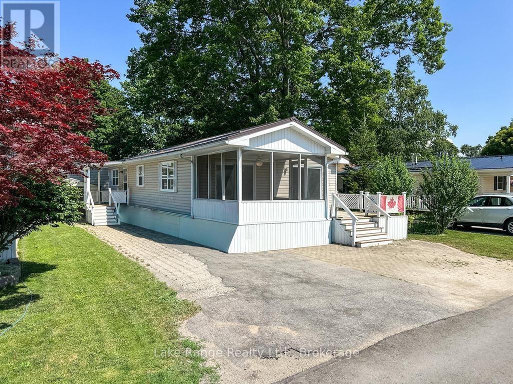 8 Cherokee Lane E Property Photo 3
