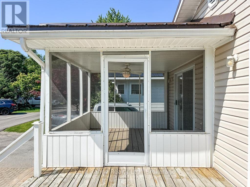 8 Cherokee Lane E Property Photo 7