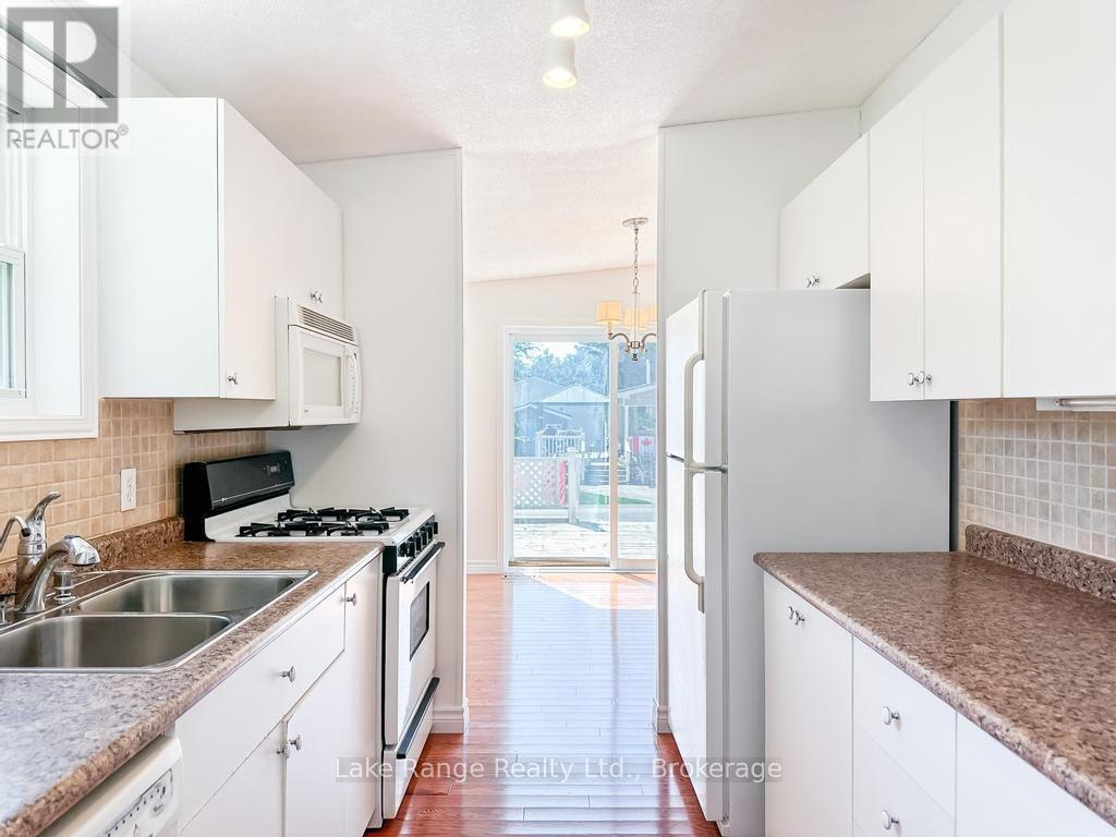 8 Cherokee Lane E Property Photo 9