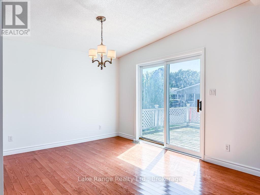 8 Cherokee Lane E Property Photo 10