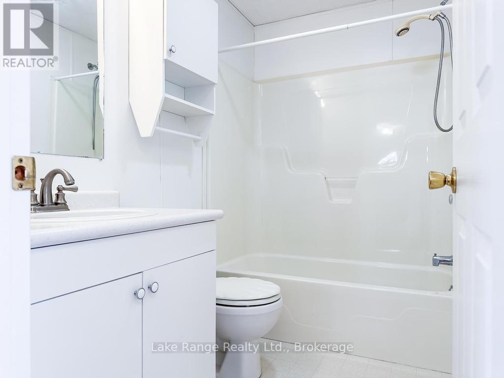 8 Cherokee Lane E Property Photo 18
