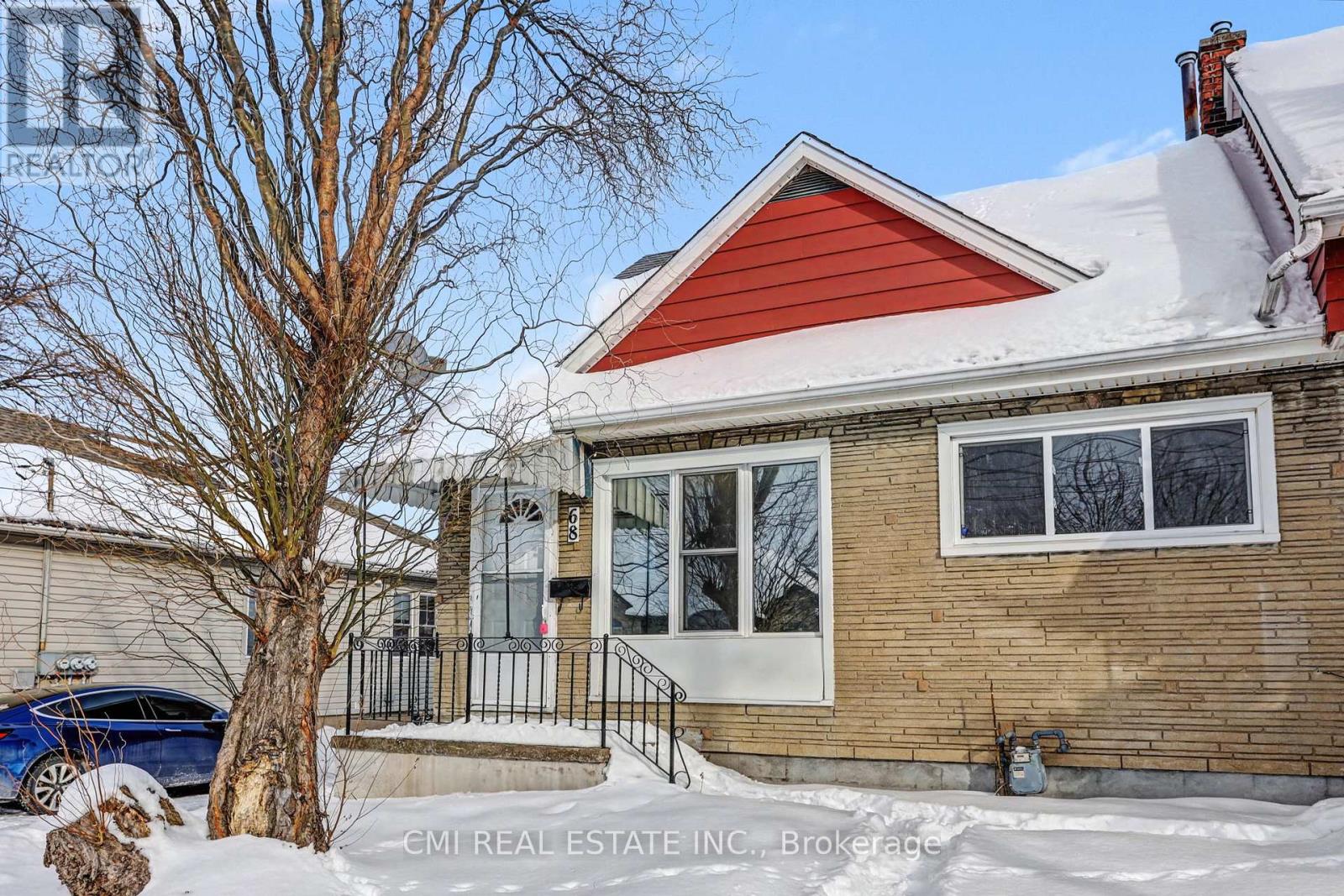 68 Queen Street S Property Photo 4