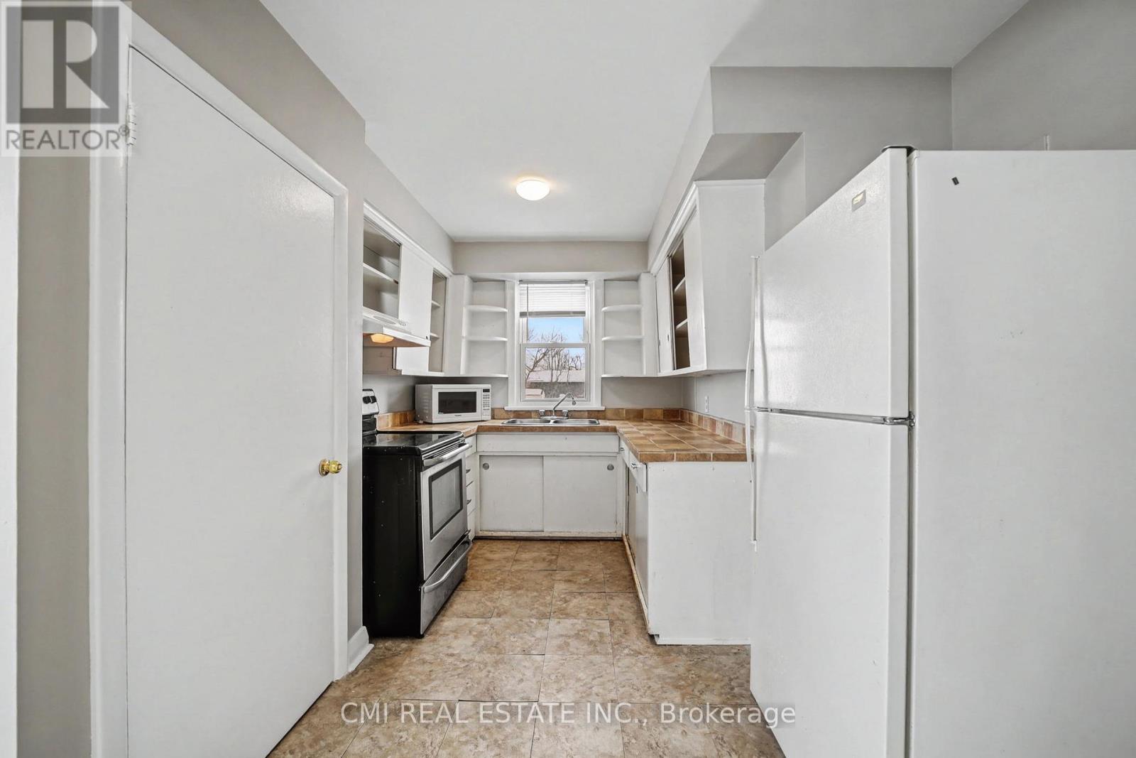 68 Queen Street S Property Photo 13