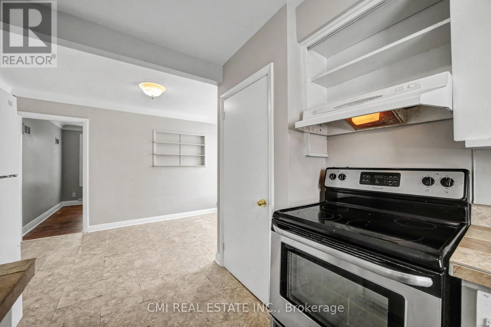 68 Queen Street S Property Photo 16