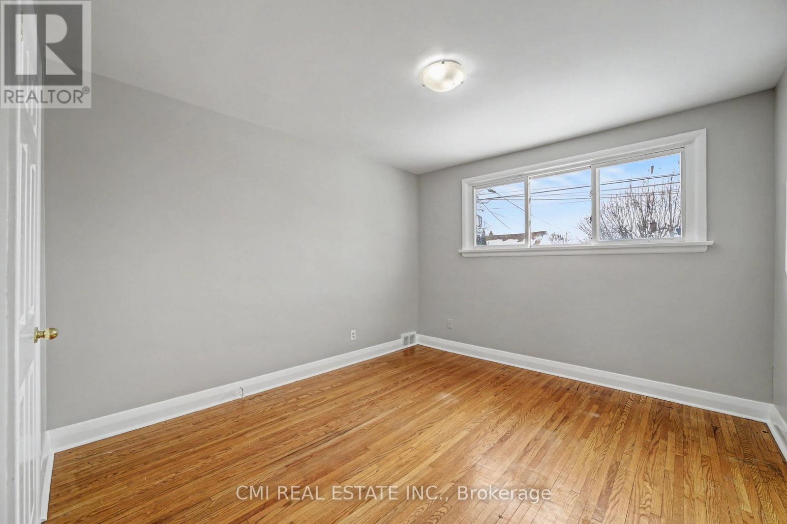 68 Queen Street S Property Photo 20