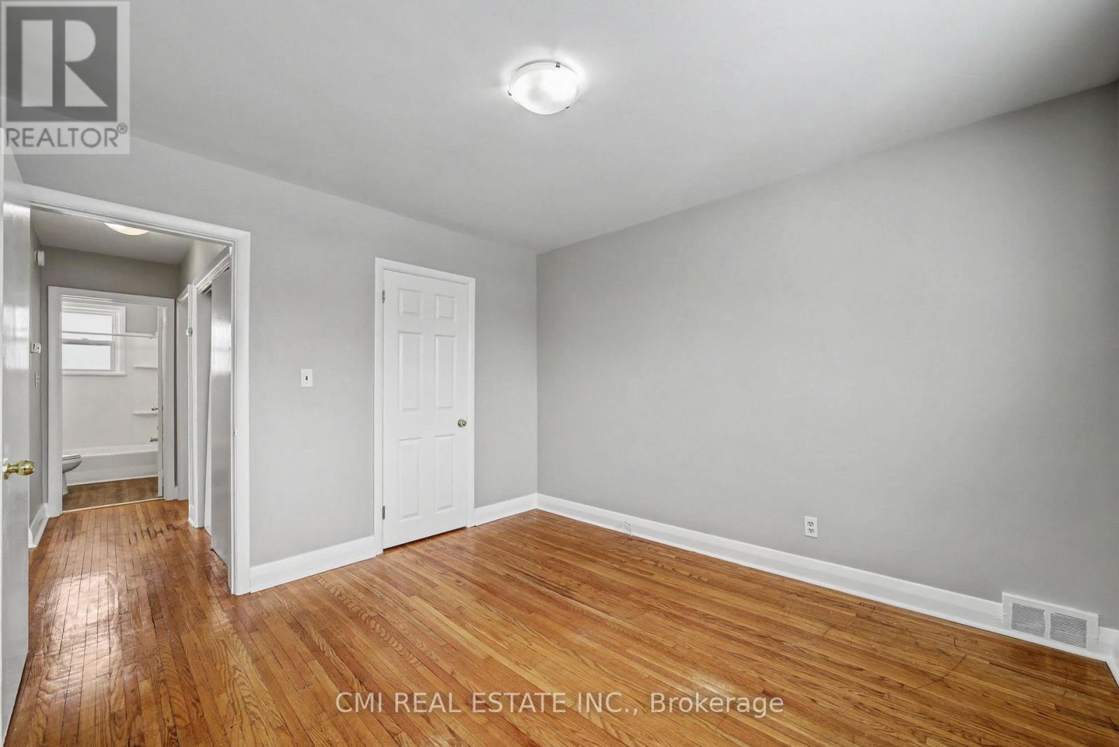 68 Queen Street S Property Photo 21
