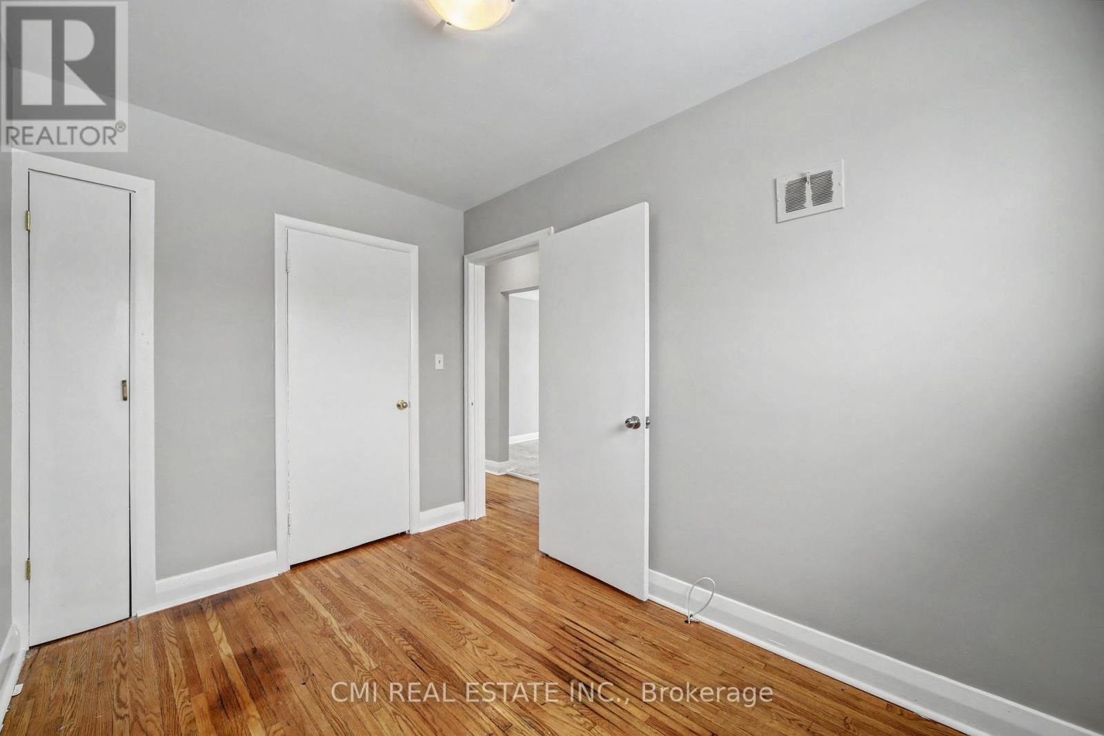 68 Queen Street S Property Photo 26