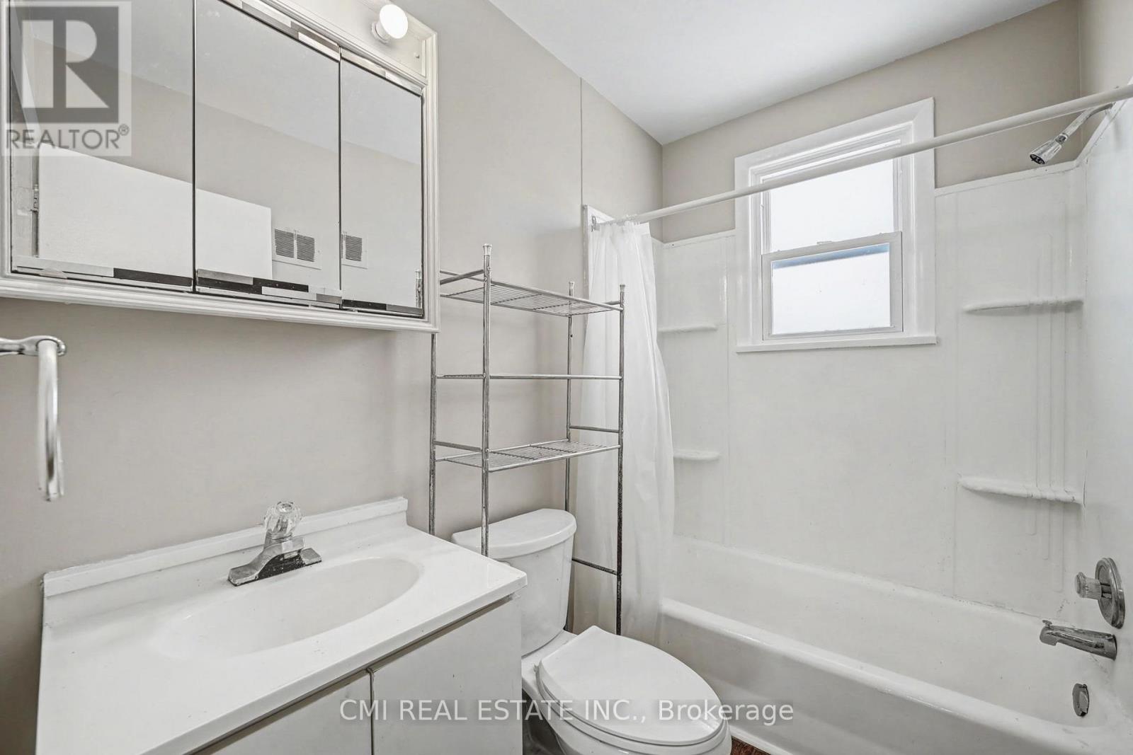 68 Queen Street S Property Photo 27