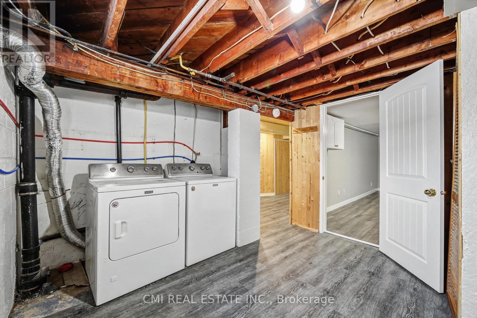 68 Queen Street S Property Photo 29