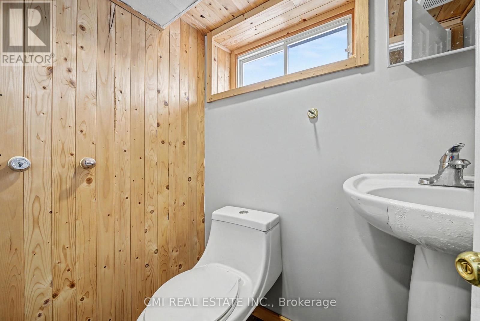 68 Queen Street S Property Photo 38