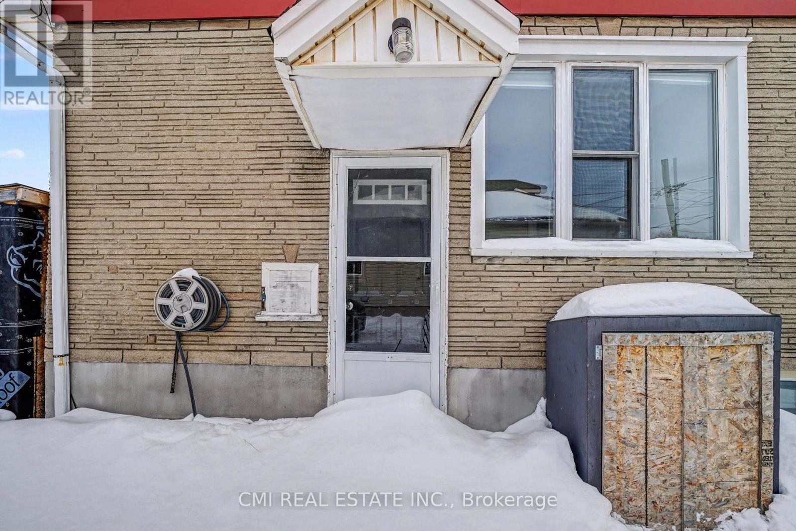 68 Queen Street S Property Photo 40
