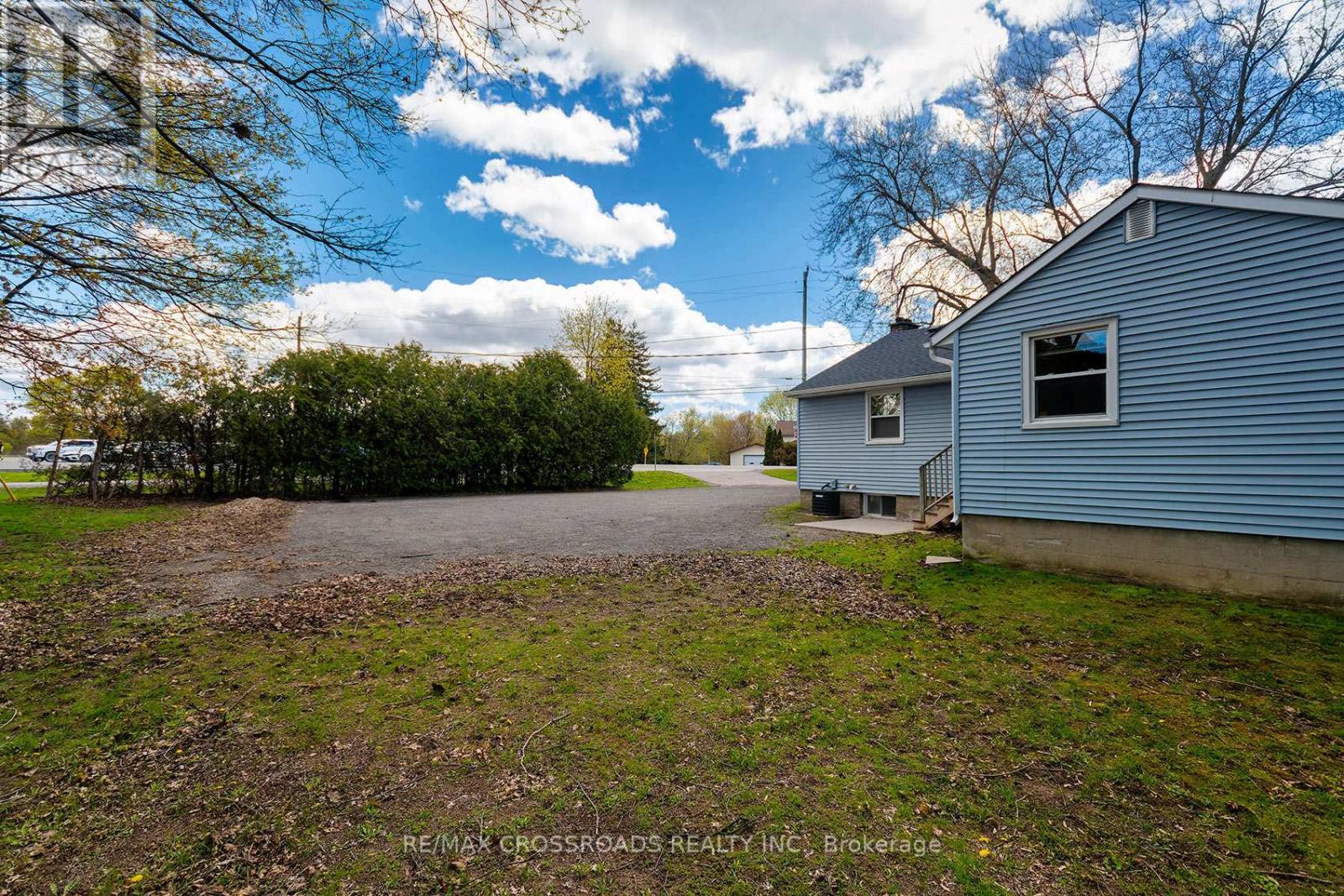 45 - 4044 County Road Property Photo 32
