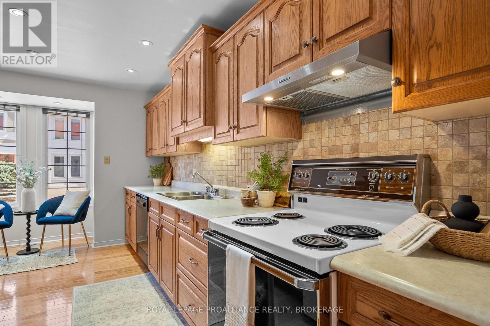 66 - 1 Place D'armes Property Photo 7