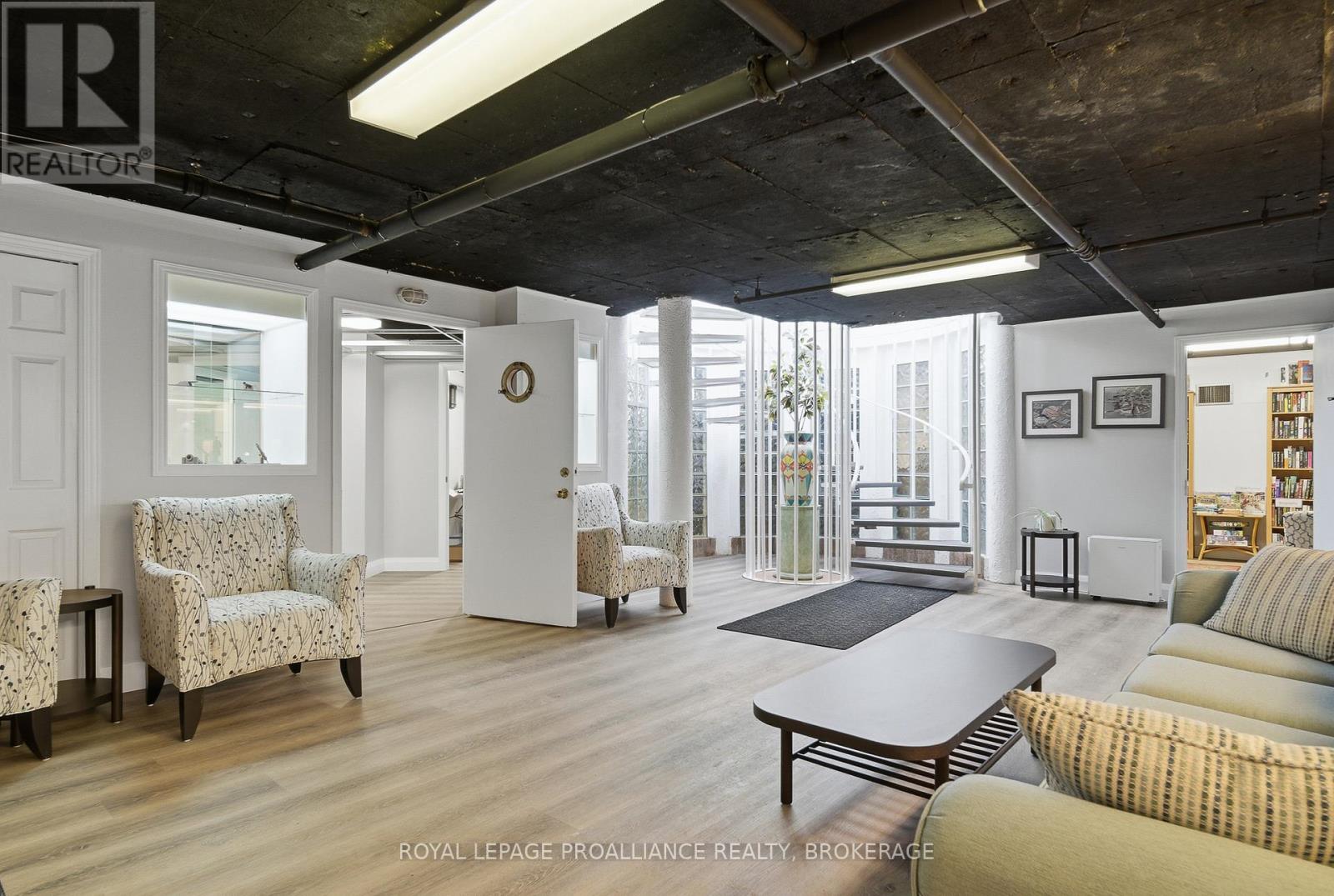 66 - 1 Place D'armes Property Photo 24