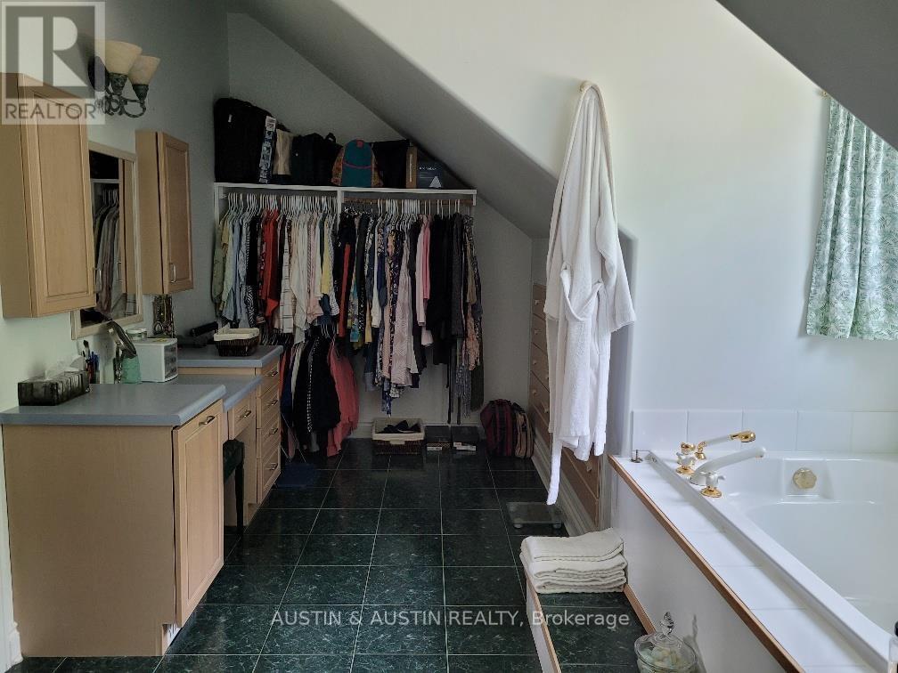 227 West River Road Property Photo 18