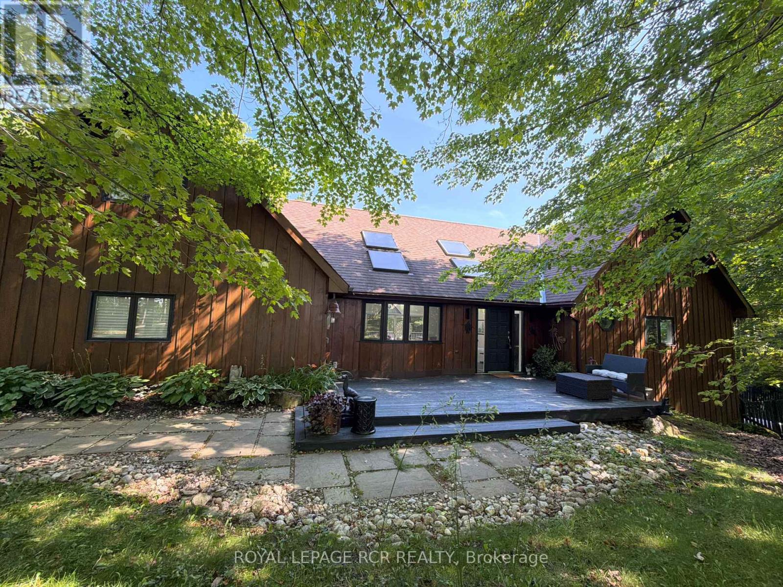 427049 25th Side Road Property Photo 1