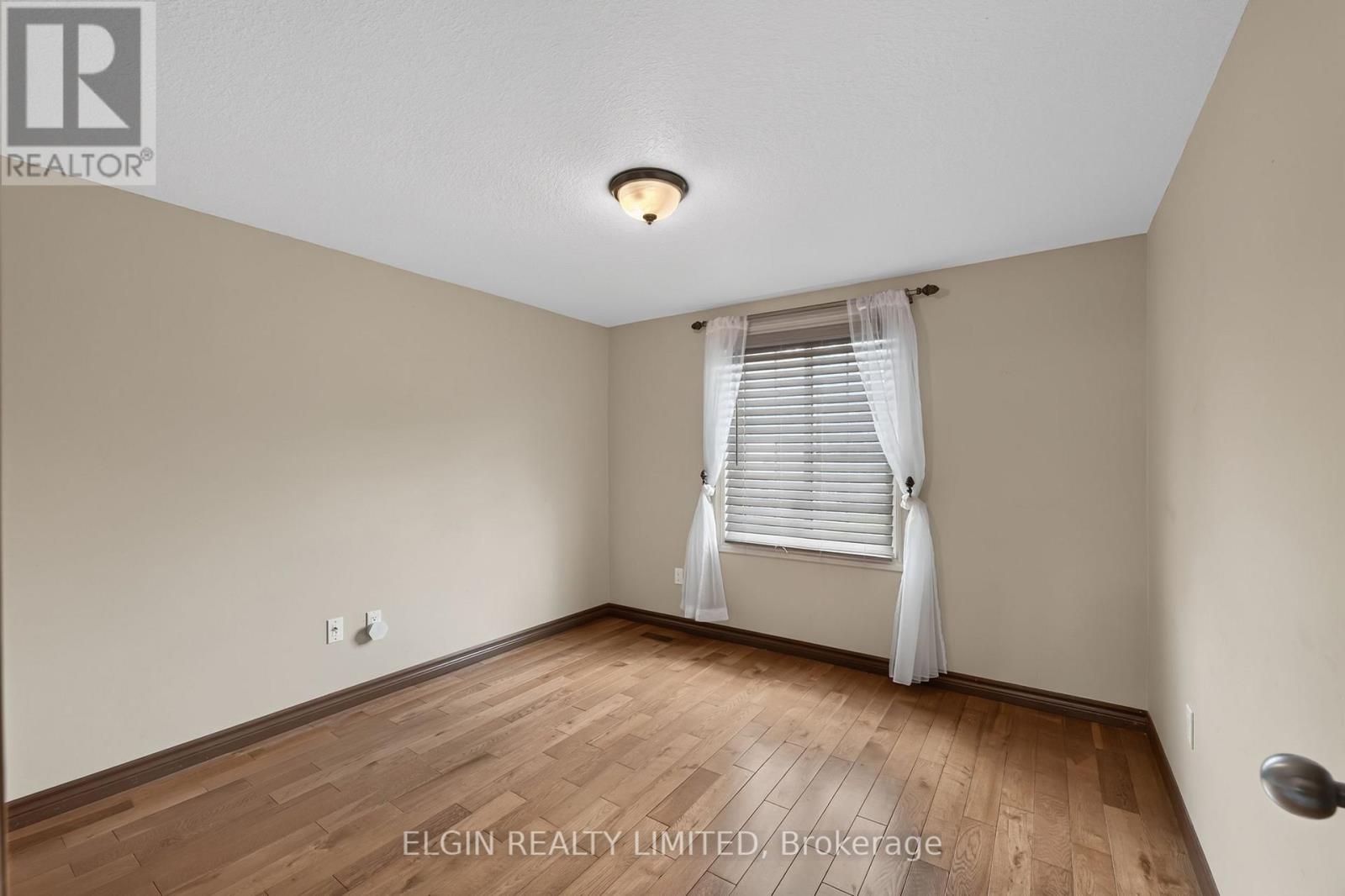 41 Luton Crescent Property Photo 33