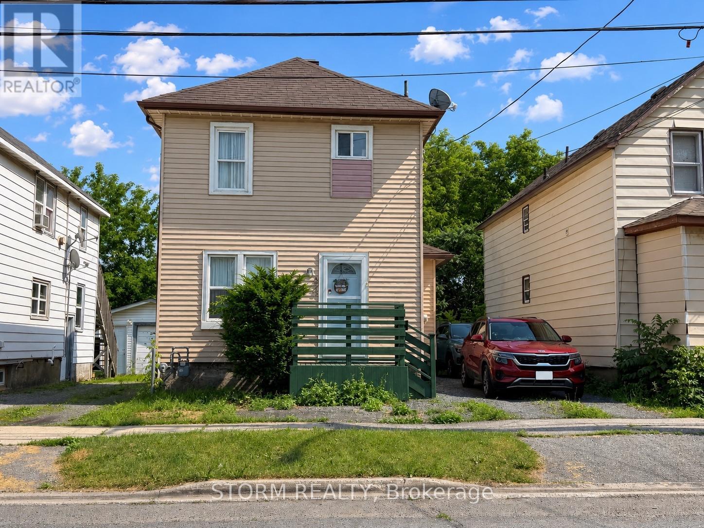 456 4th Street W Property Photo 1